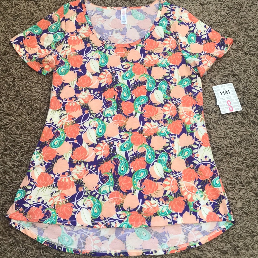 NWT LuLaRoe Small Floral Classic T